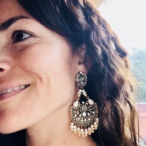 Dangle Earrings NEW, Gold and Beige color